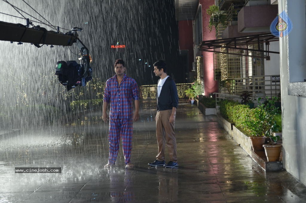 Hyderabad Love Story Working stills - 39 / 48 photos