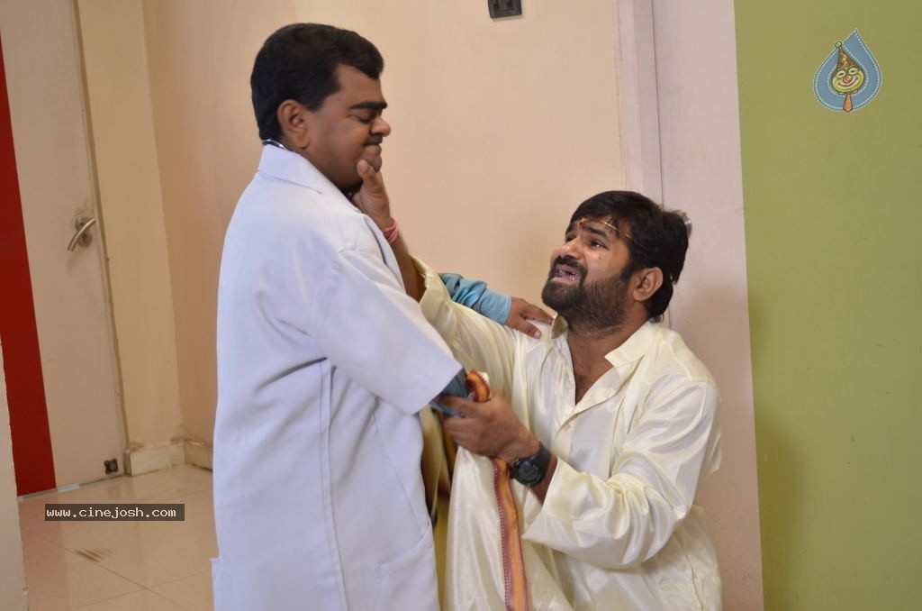 Hyderabad Love Story Working stills - 47 / 48 photos