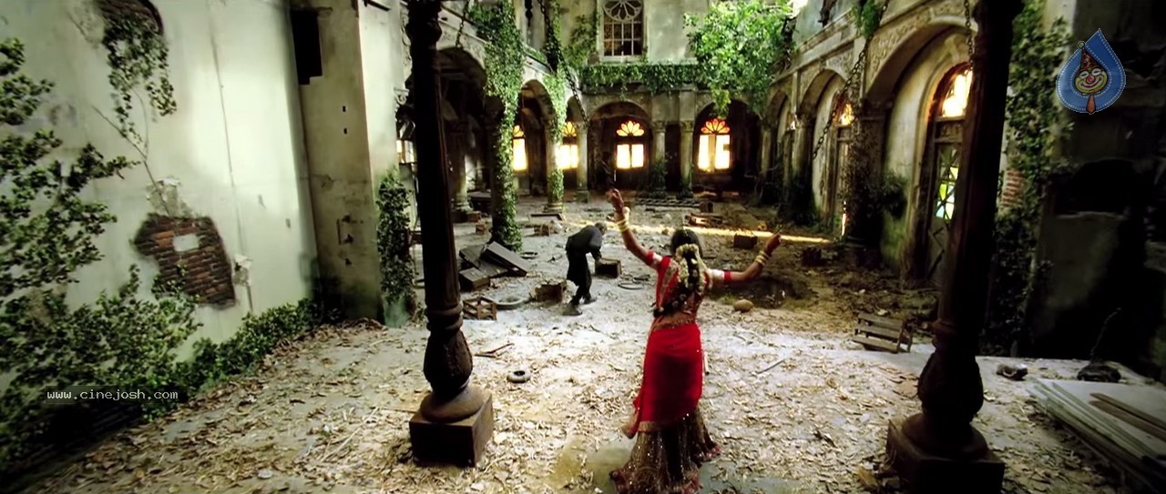 I Movie New Stills - 20 / 24 photos