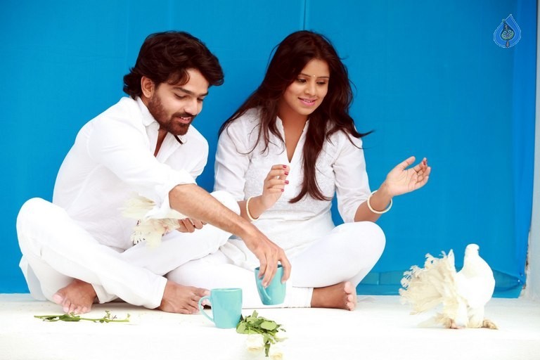 Iddaram Movie Posters and Photos - 15 / 28 photos