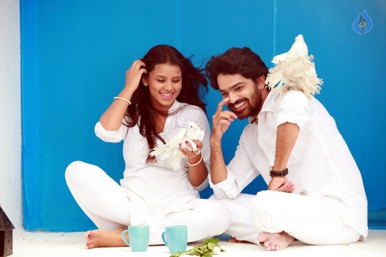 Iddaram Movie Posters and Photos - 16 / 28 photos