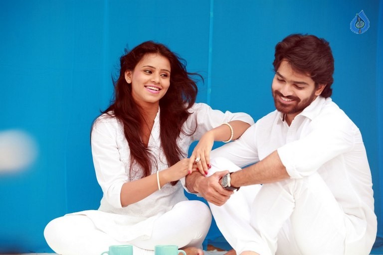 Iddaram Movie Posters and Photos - 17 / 28 photos