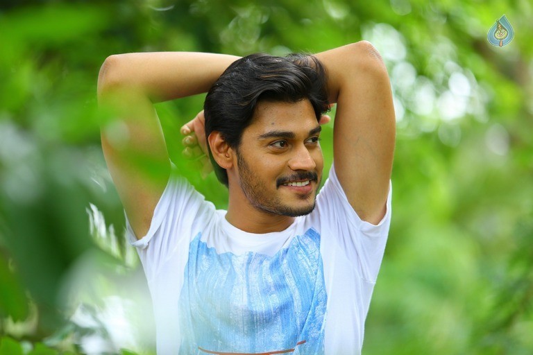 Iddari Madhya 18 Movie Stills - 22 / 46 photos