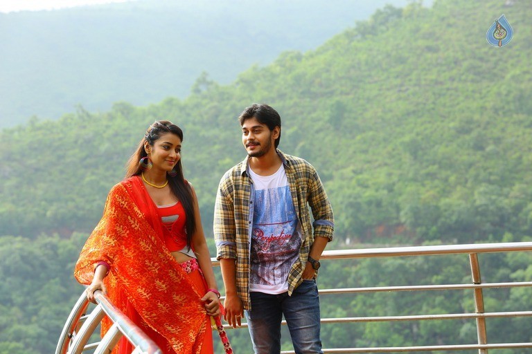 Iddari Madhya 18 Movie Stills - 31 / 46 photos