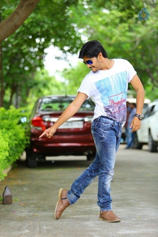 Iddari Madhya 18 Movie Stills - 43 / 46 photos