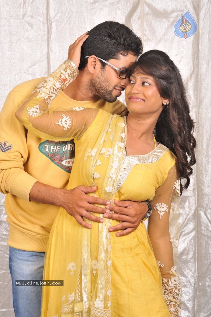 Iddarilo Modalaindi Movie Stills - 6 / 56 photos