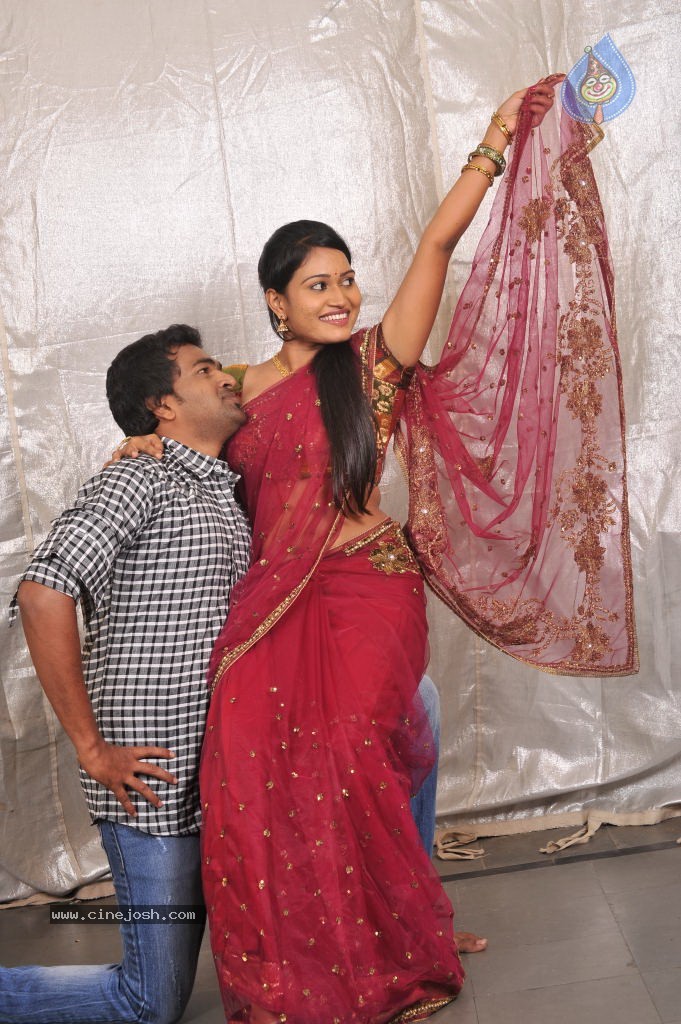 Iddarilo Modalaindi Movie Stills - 49 / 56 photos