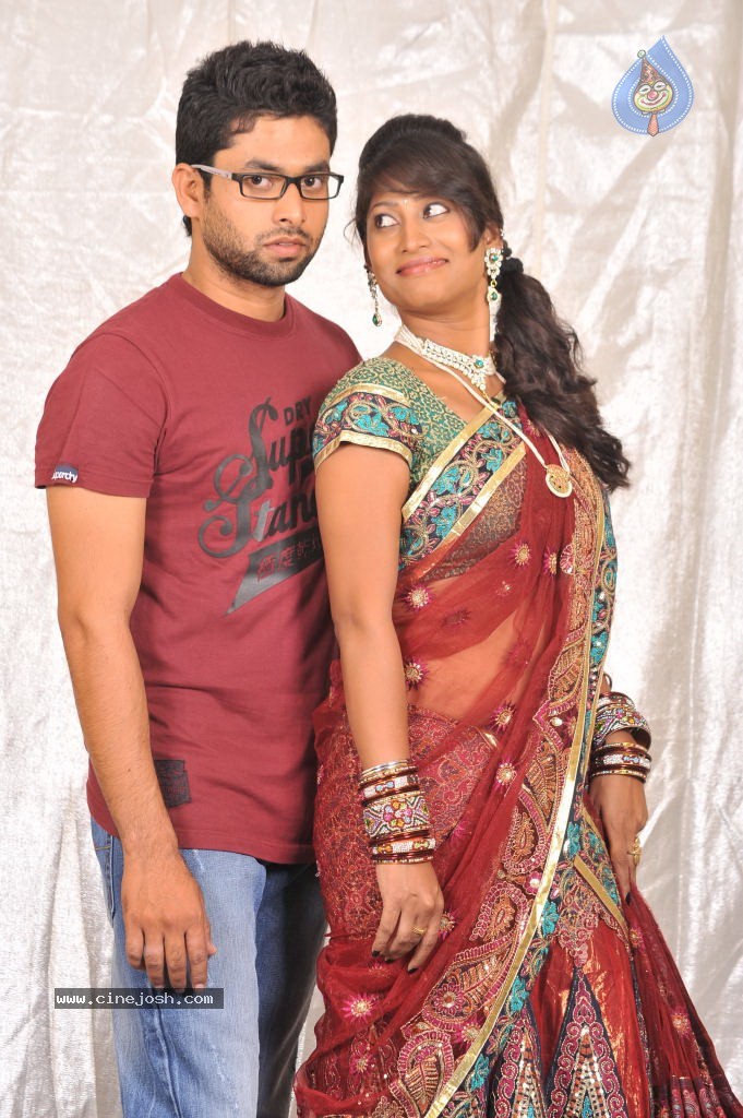 Iddarilo Modalaindi Movie Stills - 51 / 56 photos