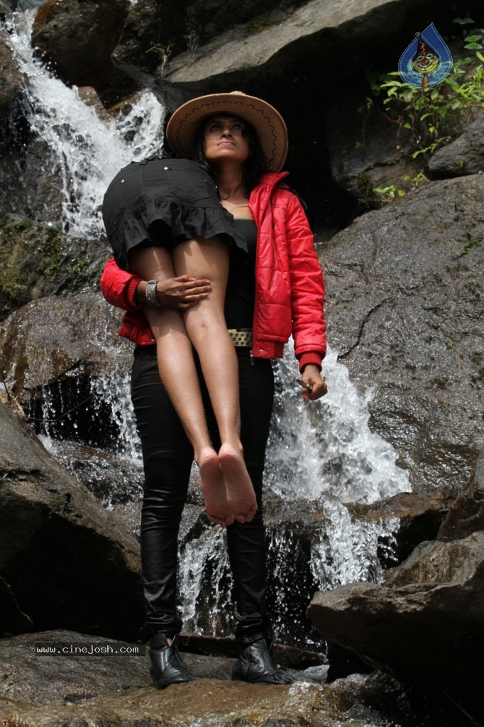 Iddaru Bhamala Kougili Movie Stills  - 25 / 30 photos