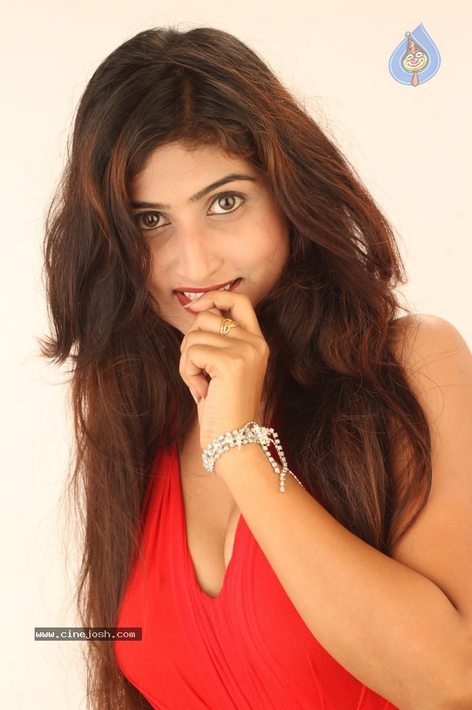 Ide Charutho Dating New Stills - 18 / 50 photos