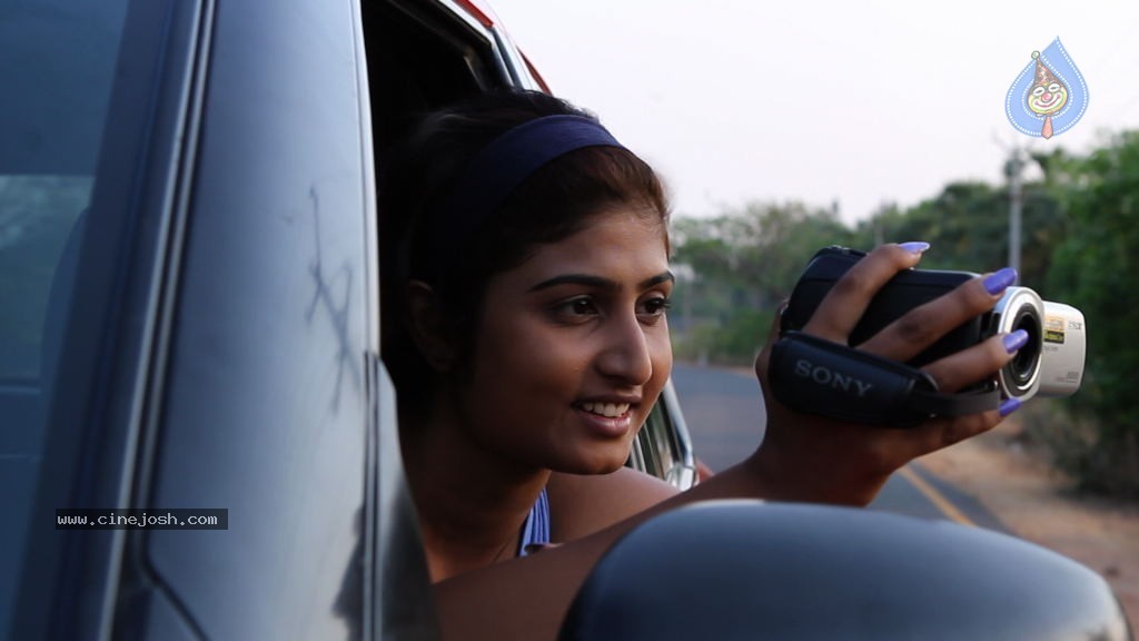 Ide Charutho Dating New Stills - 33 / 50 photos