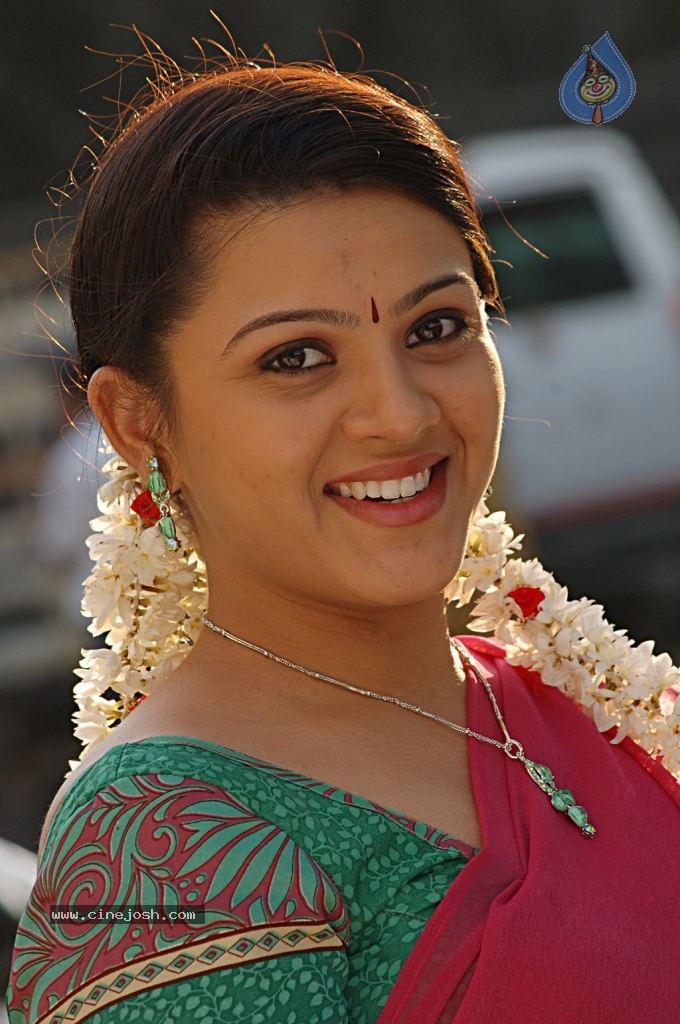 Idhayam Thiraiarangam Tamil Movie Stills - 25 / 74 photos