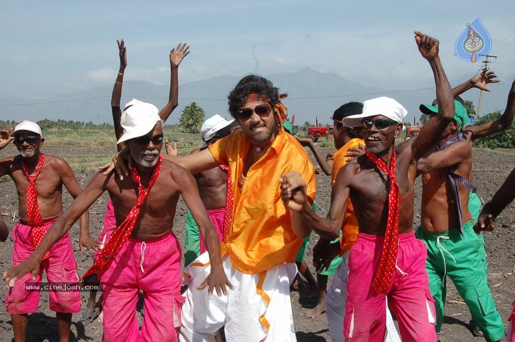 Idhayam Thiraiarangam Tamil Movie Stills - 35 / 74 photos