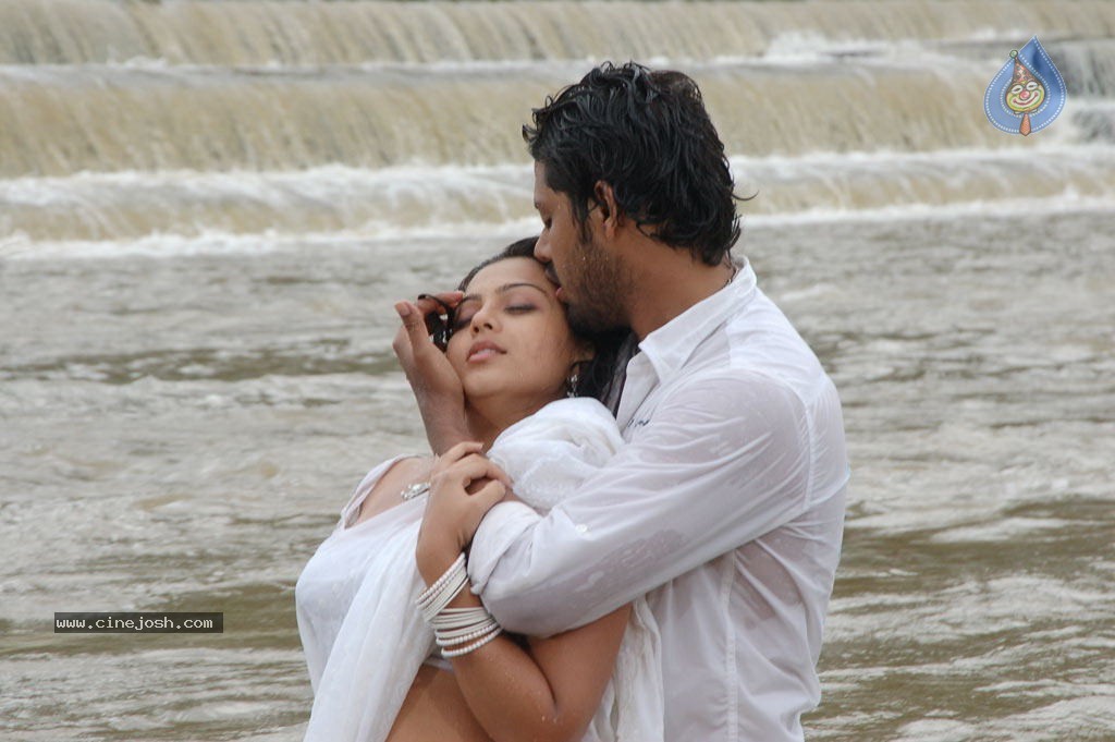 Idhayam Thiraiarangam Tamil Movie Stills - 52 / 74 photos