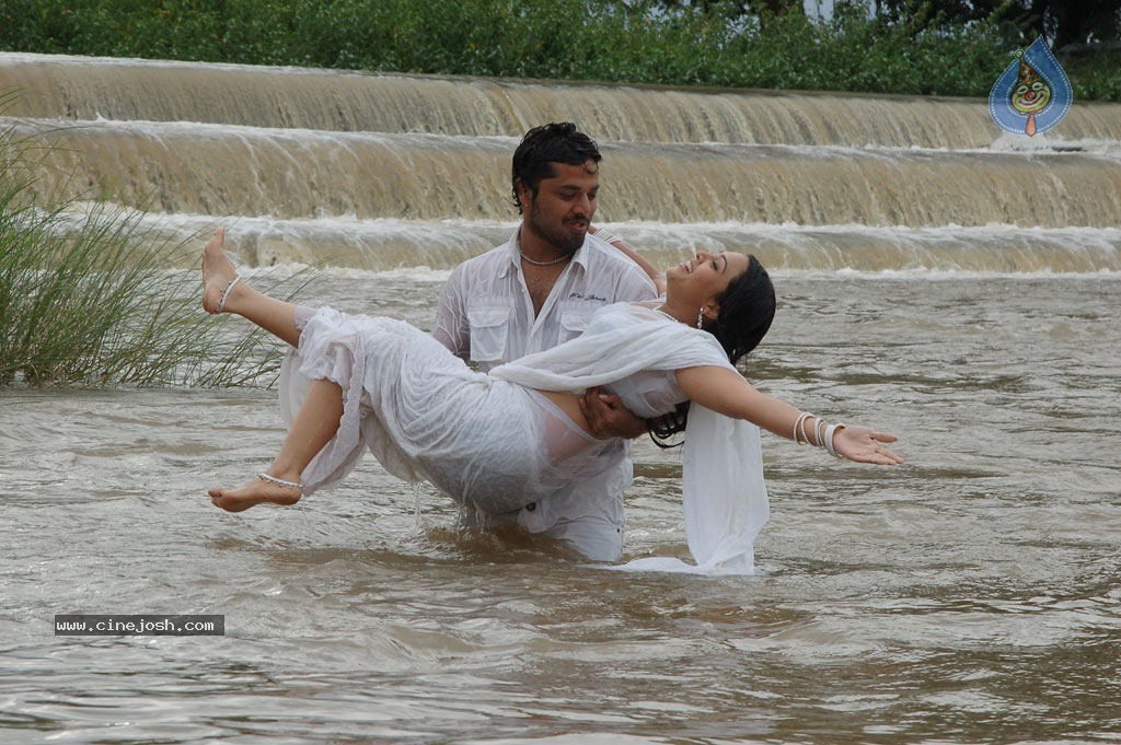 Idhayam Thiraiarangam Tamil Movie Stills - 54 / 74 photos