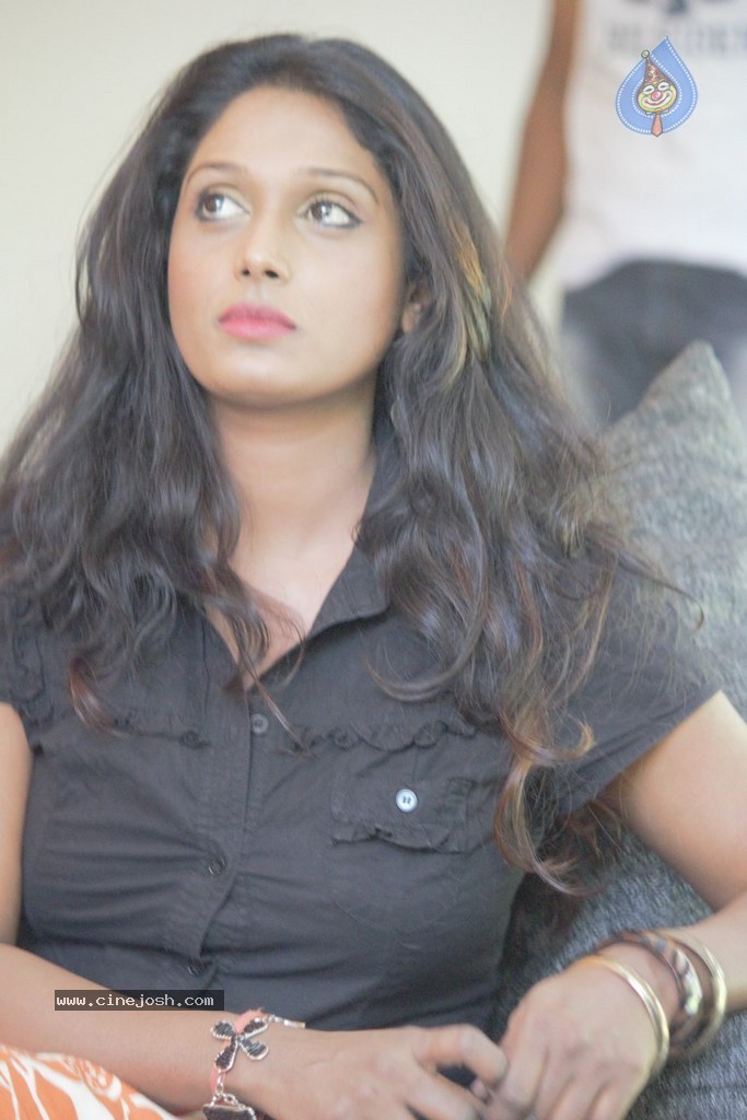 Inka Emi Anukoledu Movie Gallery - 24 / 53 photos