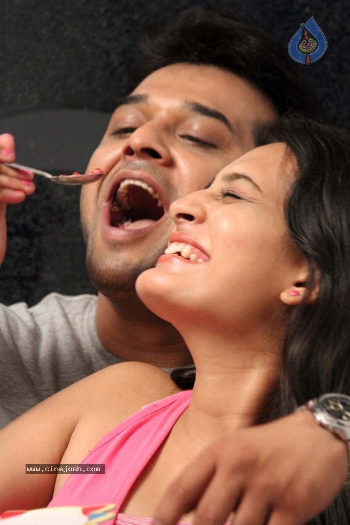 Inka Emi Anukoledu Movie Gallery - 42 / 53 photos