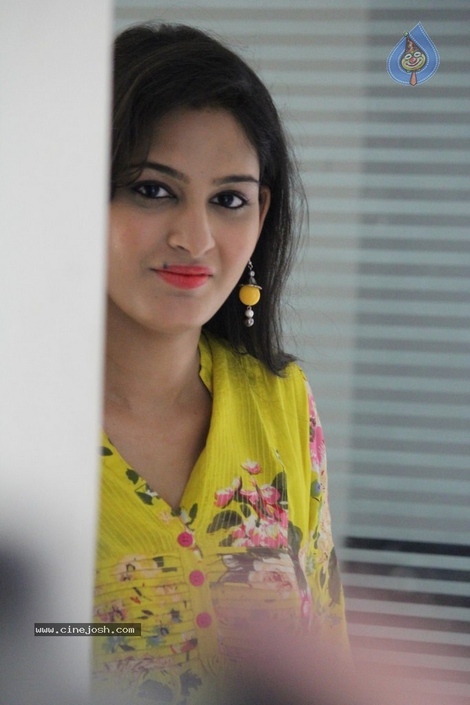 Inka Emi Anukoledu Movie Gallery - 49 / 53 photos