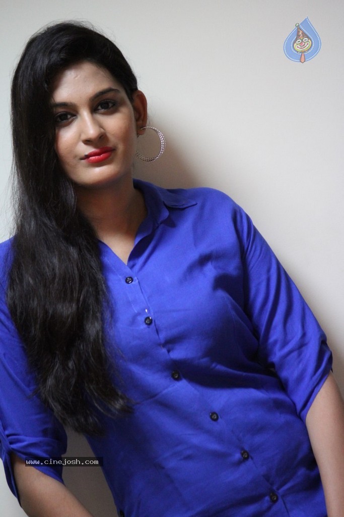 Inka Emi Anukoledu Movie Gallery - 52 / 53 photos