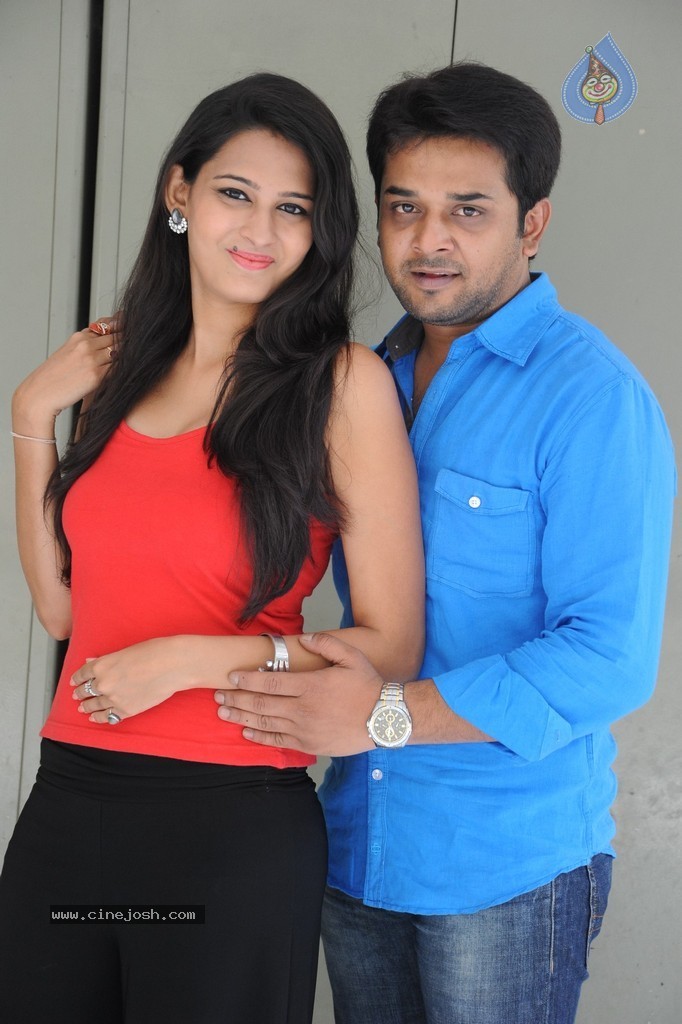 Inka Emi Anukoledu Movie Photos - 133 / 141 photos
