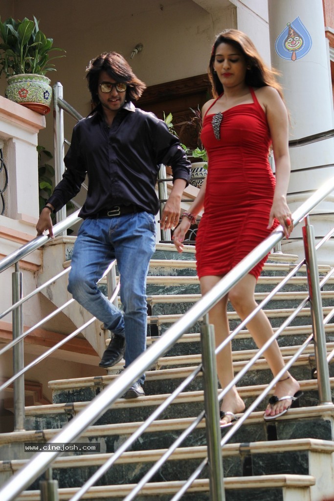 Inka Emi Anukoledu Movie Photos - 135 / 141 photos