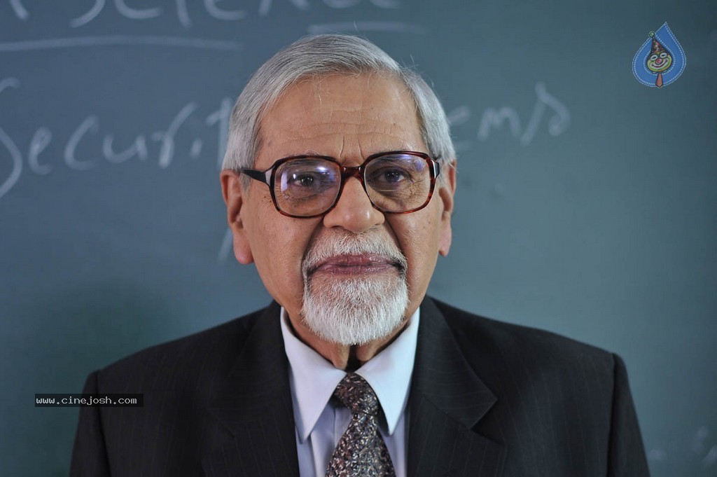 Intelligent Idiots Movie Stills n Walls - 1 / 73 photos