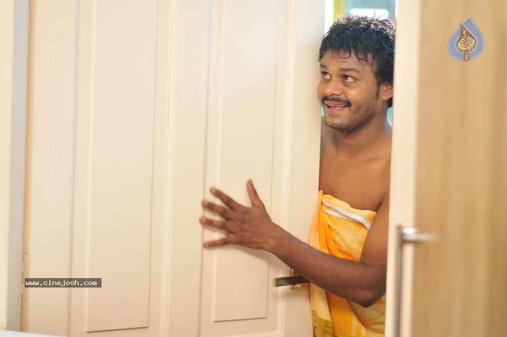 Intelligent Idiots Movie Stills n Walls - 19 / 73 photos