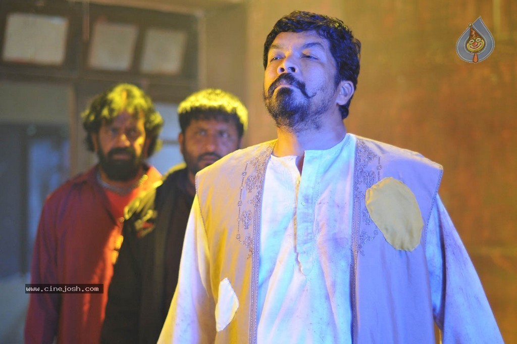 Intelligent Idiots Movie Stills n Walls - 35 / 73 photos