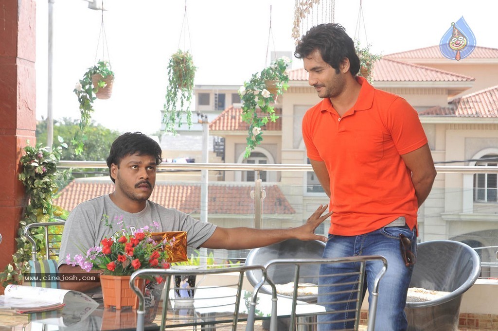 Intelligent Idiots Movie Stills n Walls - 39 / 73 photos