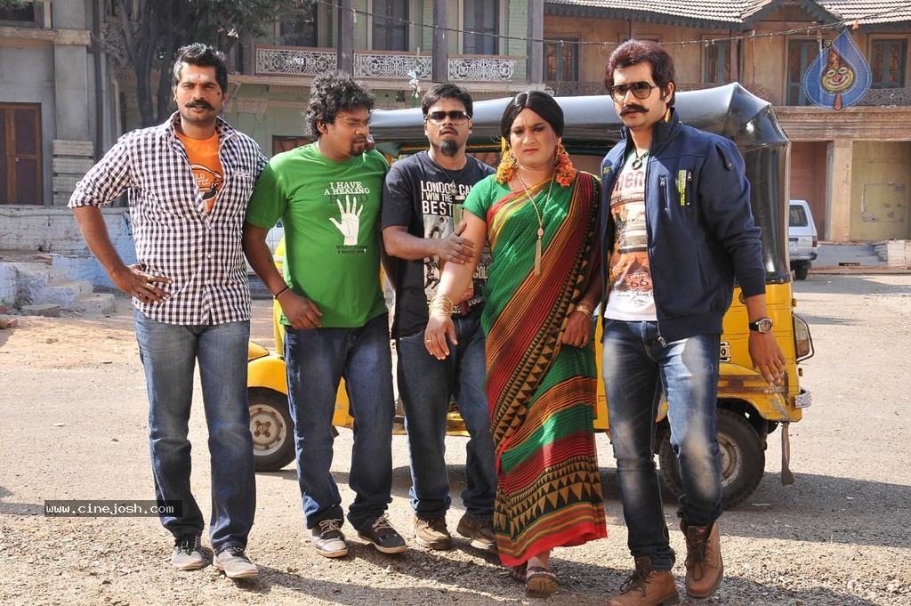 Intelligent Idiots Movie Stills n Walls - 44 / 73 photos