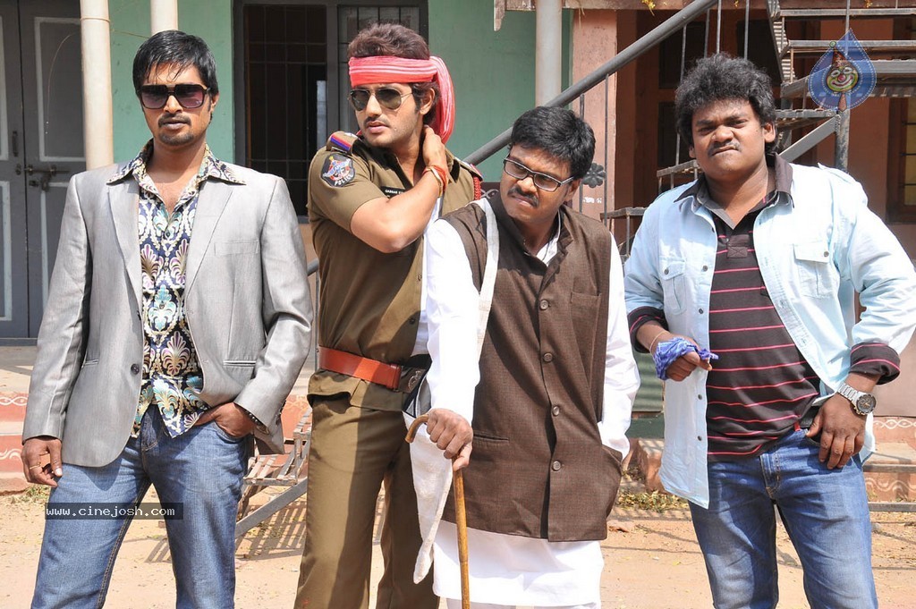 Intelligent Idiots Movie Stills n Walls - 63 / 73 photos