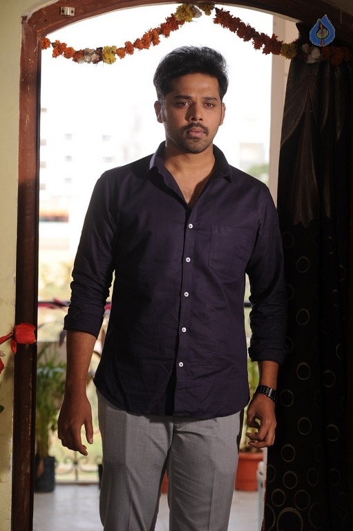 Inthalo Ennenni Vinthalo Movie Photos - 25 / 39 photos