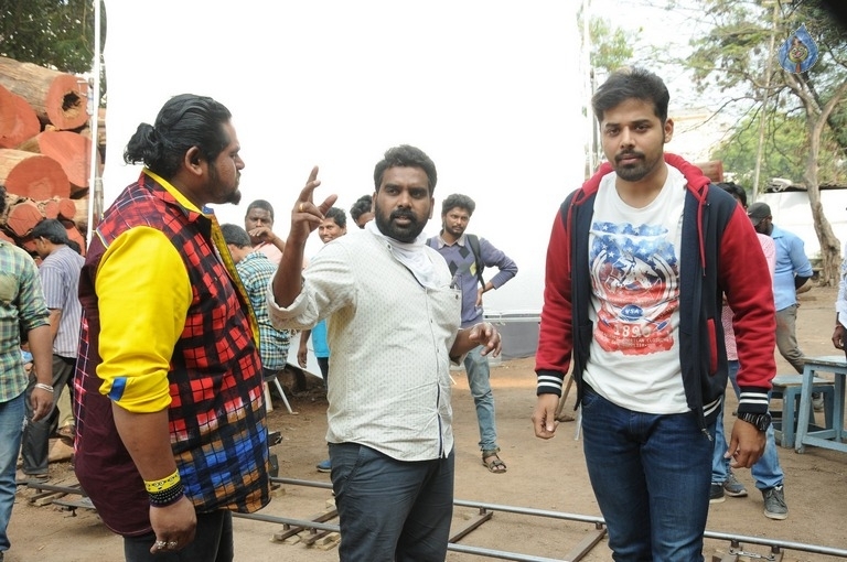 Inthalo Ennenni Vinthalo Movie Photos - 26 / 39 photos