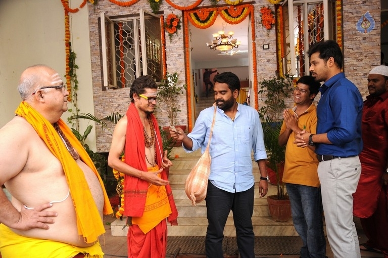 Inthalo Ennenni Vinthalo Movie Photos - 28 / 39 photos