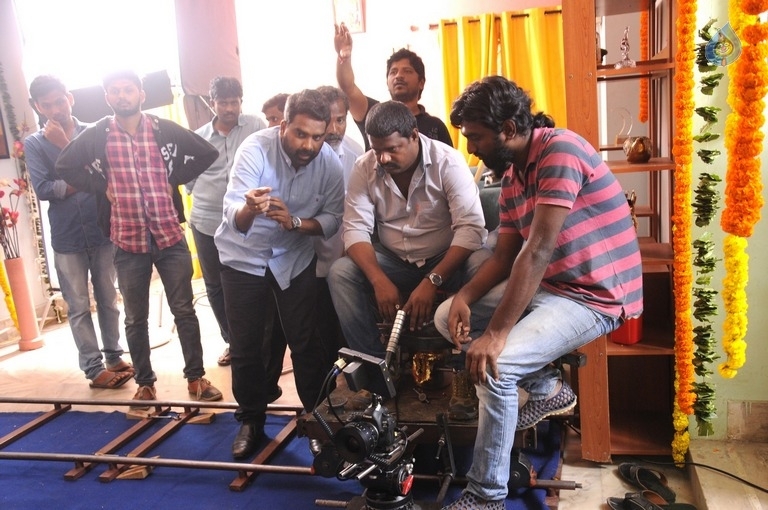 Inthalo Ennenni Vinthalo Movie Photos - 32 / 39 photos