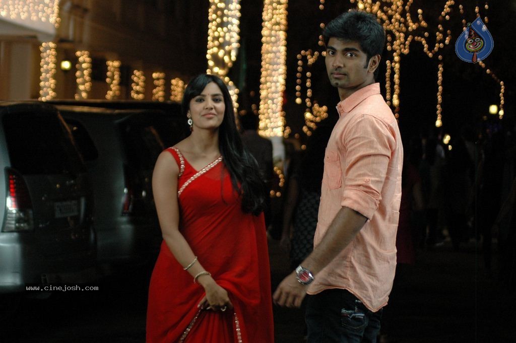 Irumbu Kuthirai Tamil Movie Stills - 36 / 48 photos