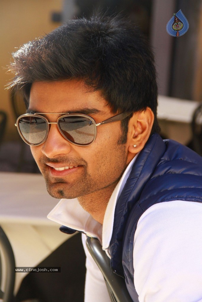 Irumbu Kuthirai Tamil Movie Stills - 40 / 48 photos