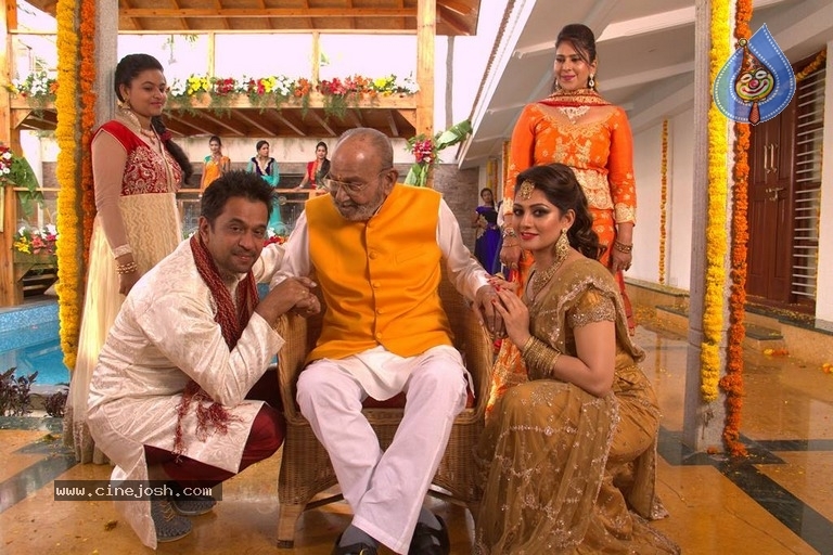 Iruvar Oppandham Movie Working Stills And Photos - 1 / 63 photos