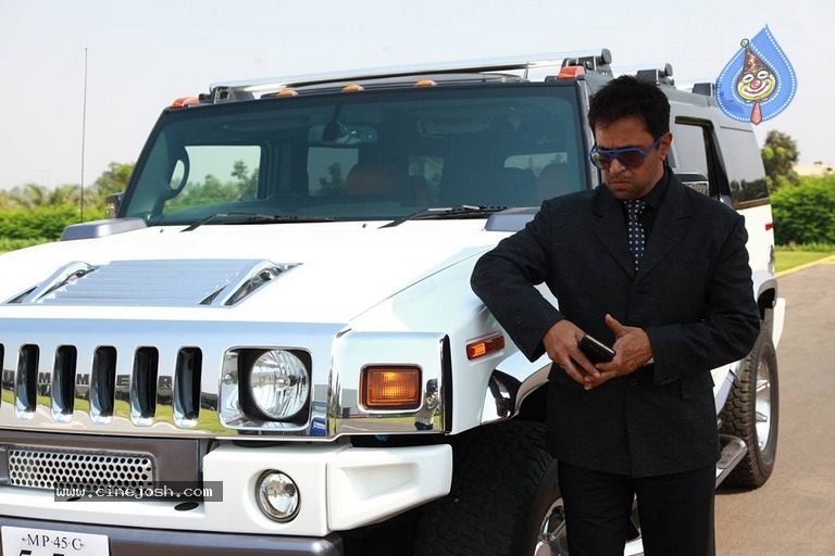 Iruvar Oppandham Movie Working Stills And Photos - 32 / 63 photos