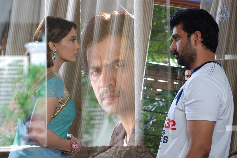 Iruvar Oppandham Tamil Film Photos - 32 / 49 photos