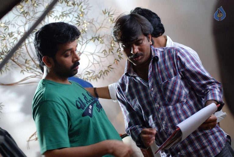 Iruvar Oppandham Tamil Film Photos - 40 / 49 photos