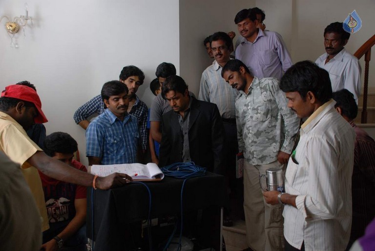 Iruvar Oppandham Tamil Film Photos - 46 / 49 photos