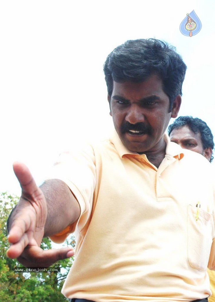 Isakki Tamil Movie Stills - 26 / 35 photos