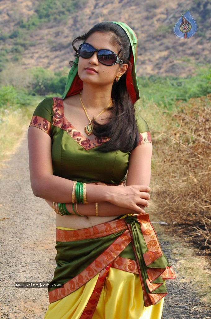 Isakki Tamil Movie Stills - 29 / 35 photos