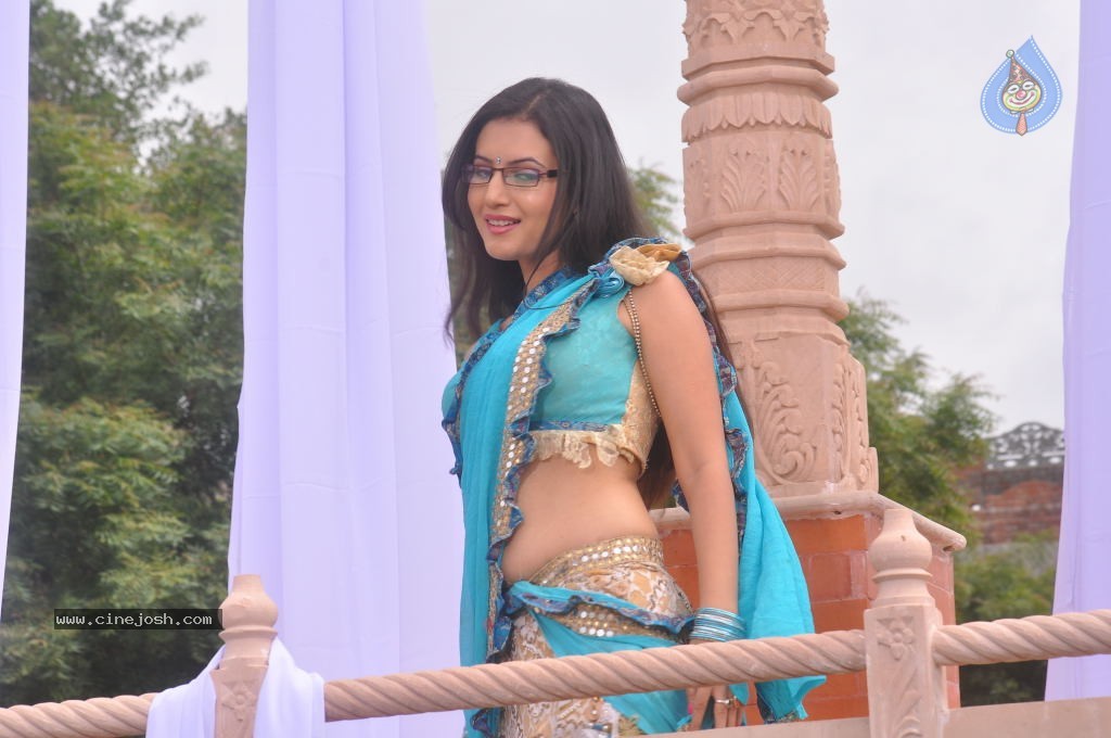 Ishta Sakhi Movie Stills - 14 / 183 photos