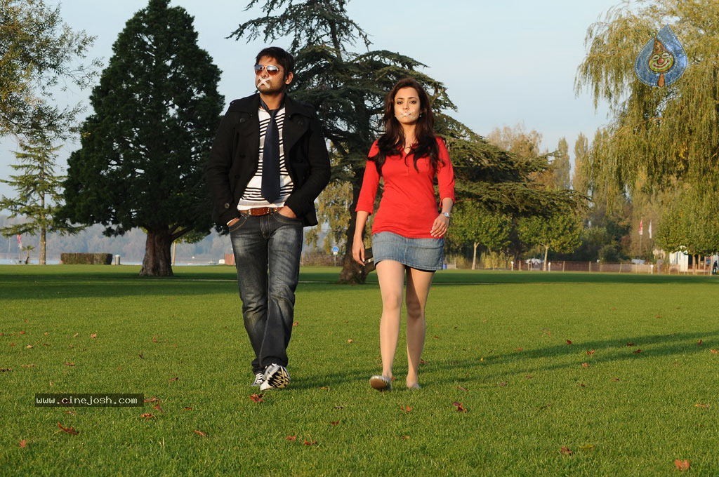 Ishtam Tamil Movie Hot Stills - 15 / 84 photos