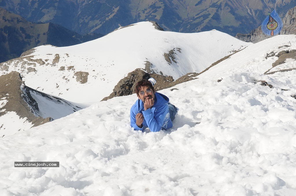 Ishtam Tamil Movie Hot Stills - 51 / 84 photos