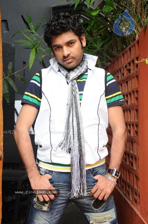 Ishtam Tamil Movie Latest Stills - 9 / 67 photos