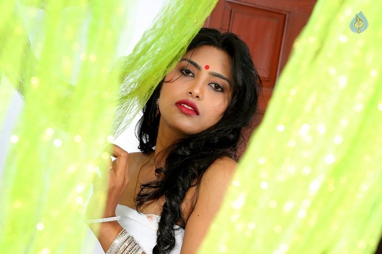 Itlu Mee Saroja Movie Photos - 7 / 9 photos