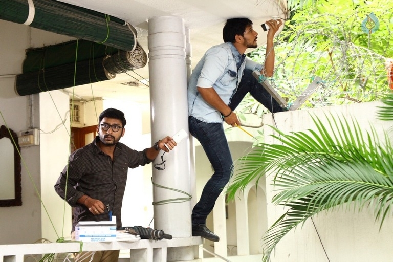 Ivan Thanthiran Tamil Movie Stills - 26 / 31 photos